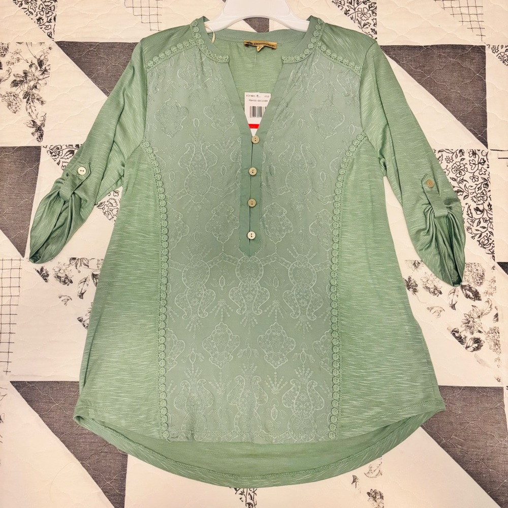 Democracy Elbow Sleeve Top Size XS NWT